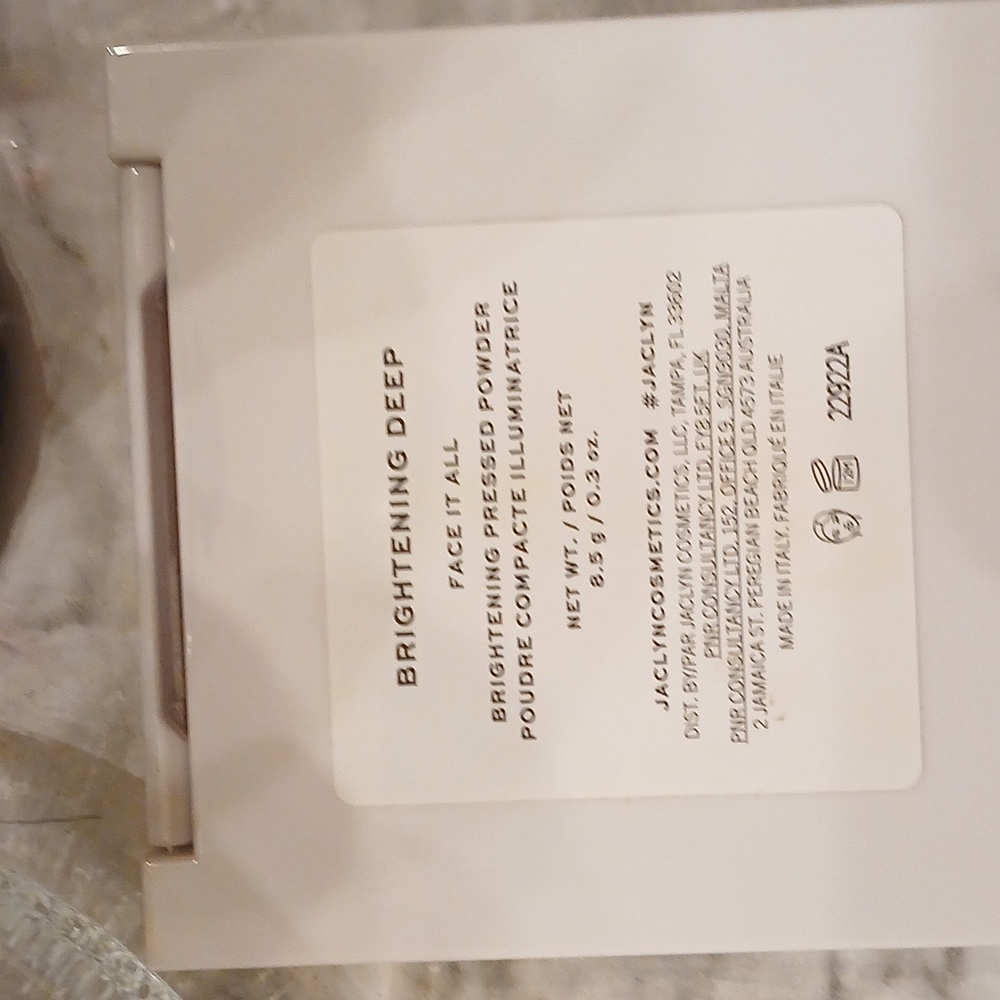Jaclyn Cosmetics Face It All Brightening Powder-brightening deep NIB